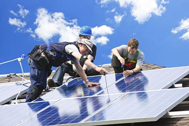 solarpanele werden montiert